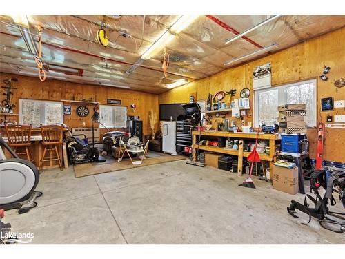 8 Meadow Street, Parry Sound, ON - Indoor Photo Showing Garage