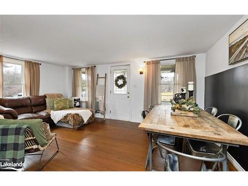 8 Meadow Street, Parry Sound, ON - Indoor Photo Showing Living Room