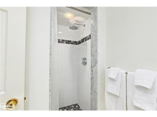 108-110 Fairway Court, The Blue Mountains, ON - Indoor Photo Showing Bathroom