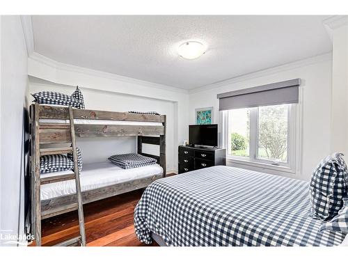 108-110 Fairway Court, The Blue Mountains, ON - Indoor Photo Showing Bedroom