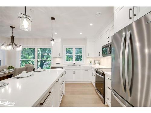 304-200 Anglo Street, Bracebridge, ON - Indoor Photo Showing Kitchen With Upgraded Kitchen