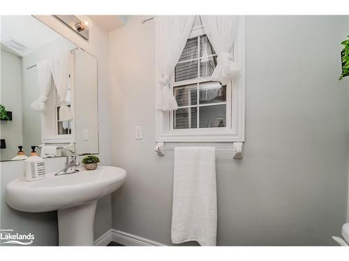 80 Fieldstream Chase, Bracebridge, ON - Indoor Photo Showing Bathroom