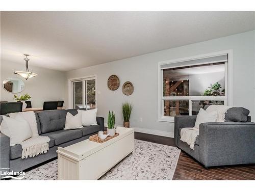 80 Fieldstream Chase, Bracebridge, ON - Indoor Photo Showing Living Room