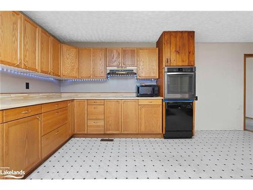 4866 Hwy 124 Highway, Magnetawan, ON - Indoor Photo Showing Kitchen