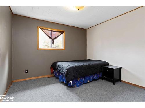 4866 Hwy 124 Highway, Magnetawan, ON - Indoor Photo Showing Bedroom