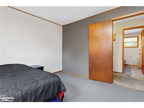 4866 Hwy 124 Highway, Magnetawan, ON - Indoor Photo Showing Bedroom