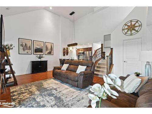 302-10 Brandy Lane Drive, Collingwood, ON - Indoor Photo Showing Living Room