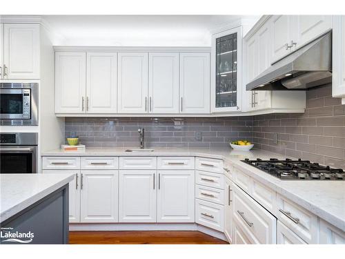 110 Scotts Court, The Blue Mountains, ON - Indoor Photo Showing Kitchen With Upgraded Kitchen