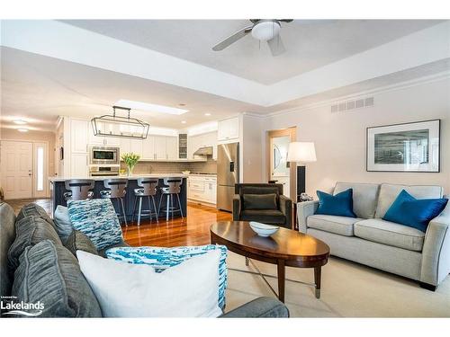 110 Scotts Court, The Blue Mountains, ON - Indoor Photo Showing Living Room