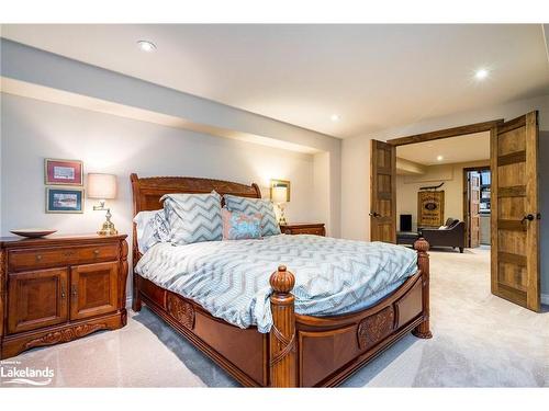 110 Scotts Court, The Blue Mountains, ON - Indoor Photo Showing Bedroom