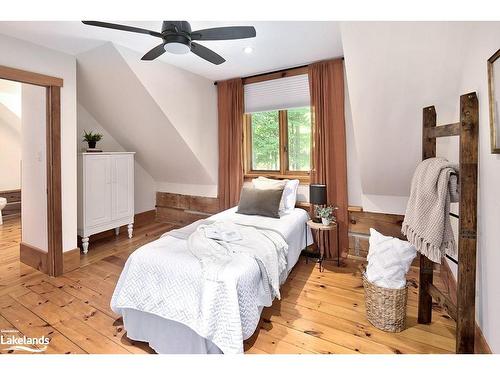 245596 22 Side Road, Meaford, ON - Indoor Photo Showing Bedroom