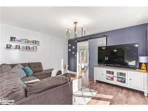 141 Old Highway #26, Meaford, ON - Indoor Photo Showing Living Room