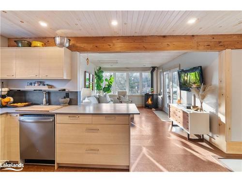 368 Highview Drive, Huntsville, ON - Indoor Photo Showing Kitchen