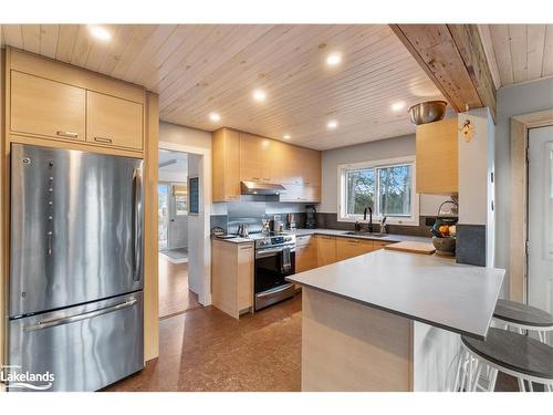 368 Highview Drive, Huntsville, ON - Indoor Photo Showing Kitchen