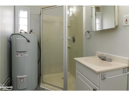 347 Midland Avenue, Midland, ON - Indoor Photo Showing Bathroom