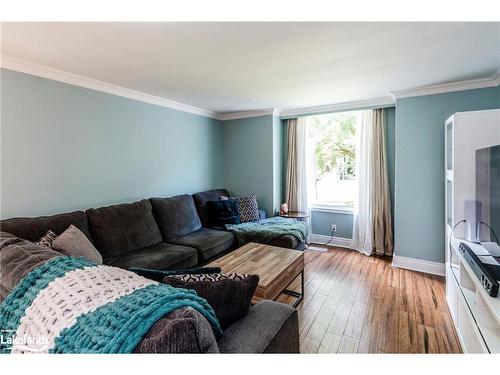 485 Hannah Street, Midland, ON - Indoor Photo Showing Living Room