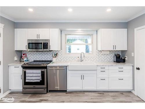 485 Hannah Street, Midland, ON - Indoor Photo Showing Kitchen