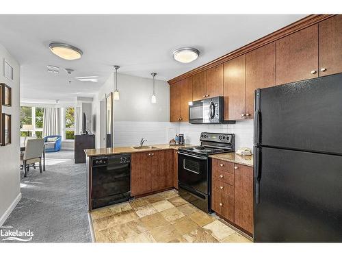 315-220 Gord Canning Drive Drive, The Blue Mountains, ON - Indoor Photo Showing Kitchen