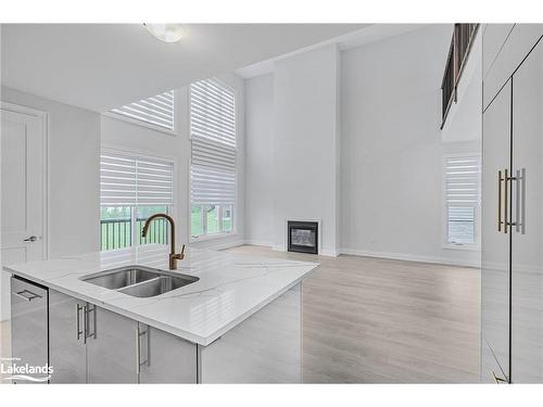 95 Goldie Court, The Blue Mountains, ON - Indoor Photo Showing Kitchen With Double Sink