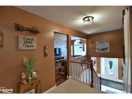 97 Glen Eton Road, Wasaga Beach, ON - Indoor Photo Showing Other Room