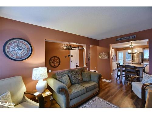 97 Glen Eton Road, Wasaga Beach, ON - Indoor Photo Showing Living Room