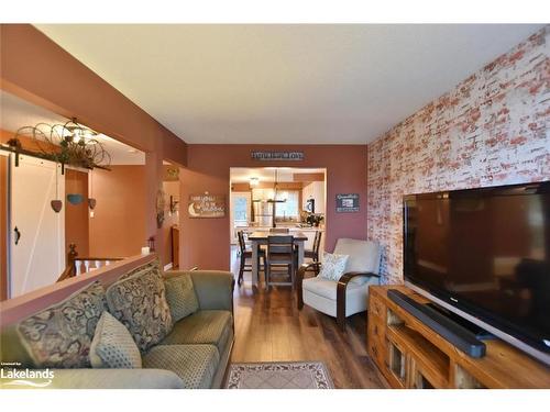 97 Glen Eton Road, Wasaga Beach, ON - Indoor Photo Showing Living Room