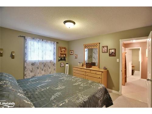 97 Glen Eton Road, Wasaga Beach, ON - Indoor Photo Showing Bedroom