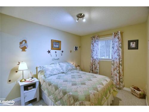 97 Glen Eton Road, Wasaga Beach, ON - Indoor Photo Showing Bedroom