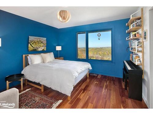 46447 Old Mail Road, Meaford, ON - Indoor Photo Showing Bedroom