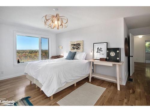 46447 Old Mail Road, Meaford, ON - Indoor Photo Showing Bedroom