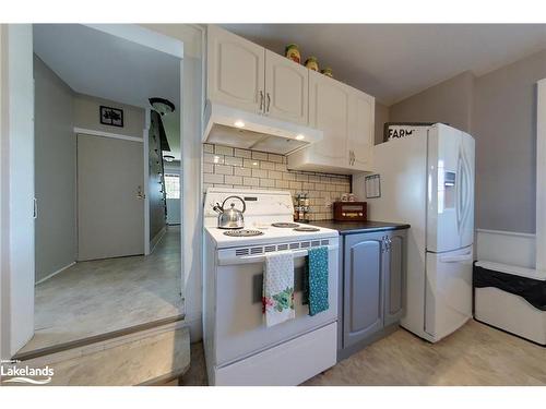 6176 21 22  Nottawasaga Sideroad, Stayner, ON - Indoor Photo Showing Kitchen