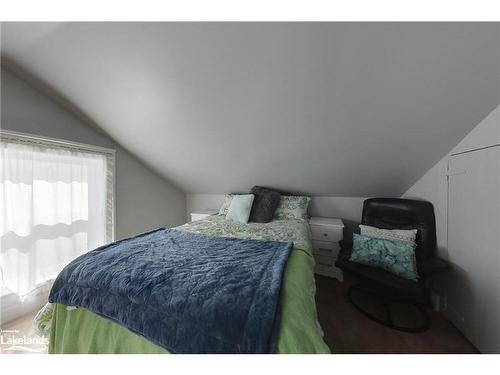 6176 21 22  Nottawasaga Sideroad, Stayner, ON - Indoor Photo Showing Bedroom