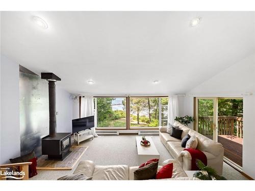 12 Linda Lane W, Carling, ON - Indoor Photo Showing Living Room