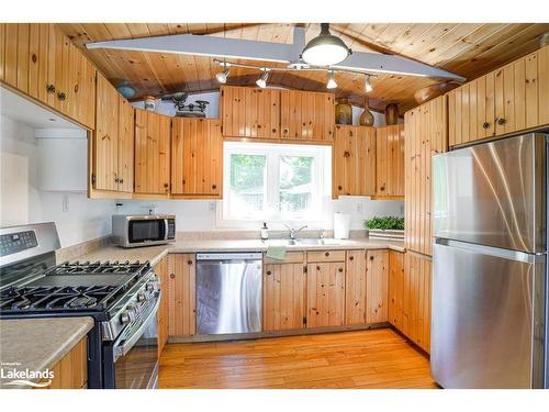 10 Kellington Point Road, Seguin, ON - Indoor Photo Showing Kitchen