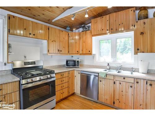 10 Kellington Point Road, Seguin, ON - Indoor Photo Showing Kitchen