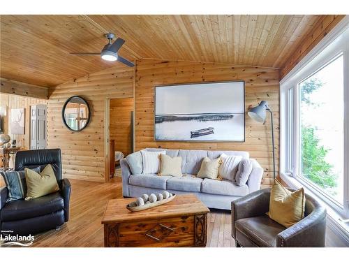 10 Kellington Point Road, Seguin, ON - Indoor Photo Showing Living Room