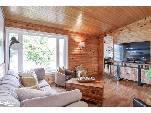 10 Kellington Point Road, Seguin, ON - Indoor Photo Showing Living Room