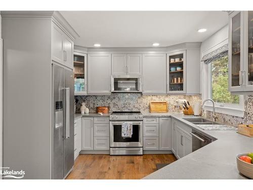 1645 Highway 518 East, Kearney, ON - Indoor Photo Showing Kitchen With Double Sink With Upgraded Kitchen