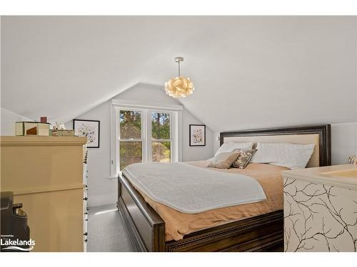 1645 Highway 518 East, Kearney, ON - Indoor Photo Showing Bedroom