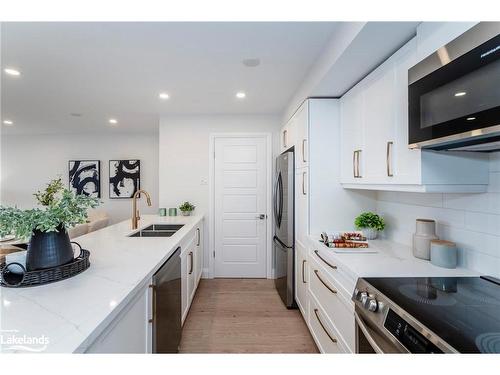 608-75 Ellen Street, Barrie, ON - Indoor Photo Showing Kitchen With Double Sink With Upgraded Kitchen