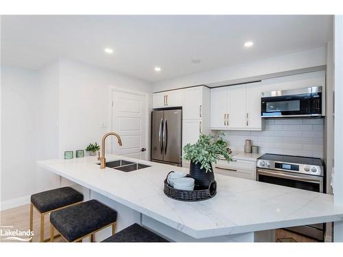 608-75 Ellen Street, Barrie, ON - Indoor Photo Showing Kitchen With Double Sink With Upgraded Kitchen