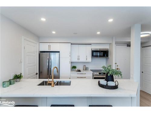 608-75 Ellen Street, Barrie, ON - Indoor Photo Showing Kitchen With Upgraded Kitchen