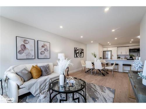 608-75 Ellen Street, Barrie, ON - Indoor Photo Showing Living Room