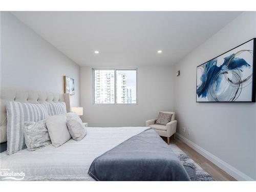 608-75 Ellen Street, Barrie, ON - Indoor Photo Showing Bedroom