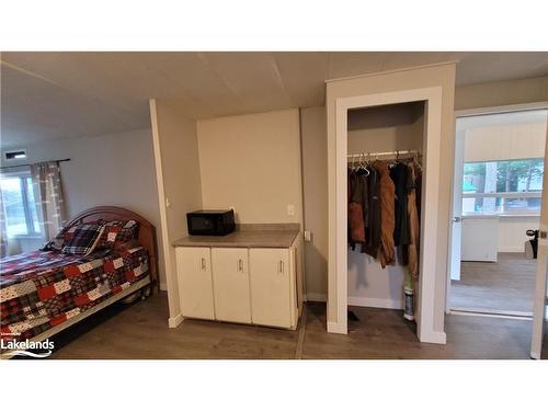 50 Georgian Glen Drive, Wasaga Beach, ON - Indoor Photo Showing Bedroom