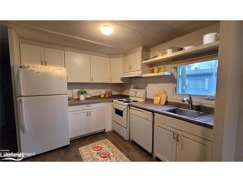 50 Georgian Glen Drive, Wasaga Beach, ON - Indoor Photo Showing Kitchen