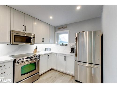 410 Mariners Way, Collingwood, ON - Indoor Photo Showing Kitchen