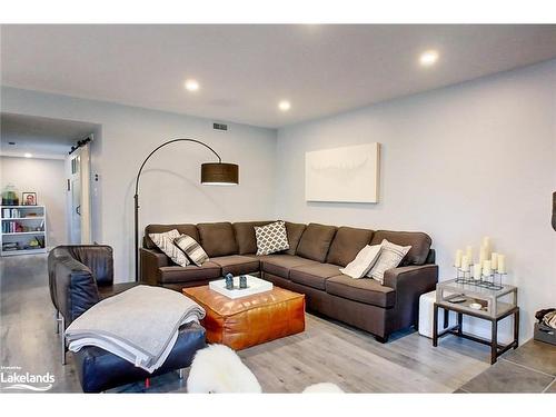 410 Mariners Way, Collingwood, ON - Indoor Photo Showing Living Room