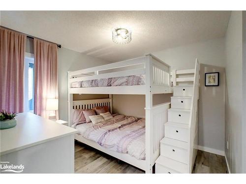 410 Mariners Way, Collingwood, ON - Indoor Photo Showing Bedroom