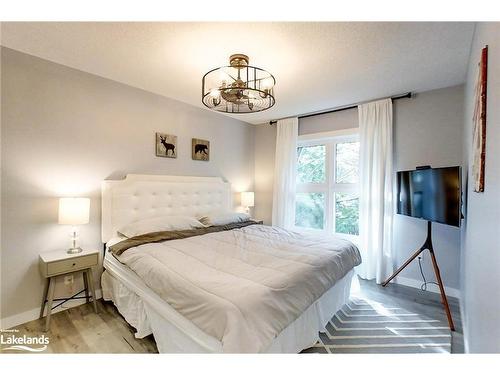 410 Mariners Way, Collingwood, ON - Indoor Photo Showing Bedroom